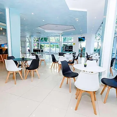 Arsenal Hotel 2*